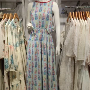 Premium White Female Display Mannequin for Fashion Retail & Studio Presentation